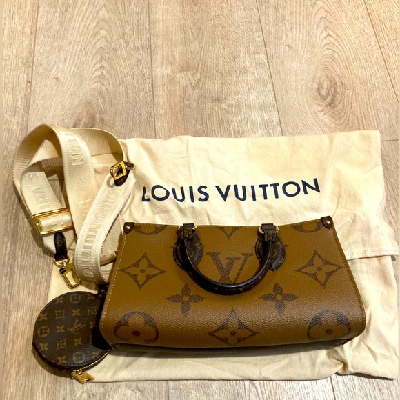 💯% Authentic Louis Vuitton Eastwest crossbody - Picture 1 of 13